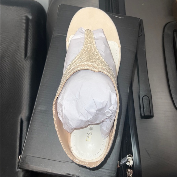 Grove Crochet Thong Kitten Heels - Picture 3 of 5